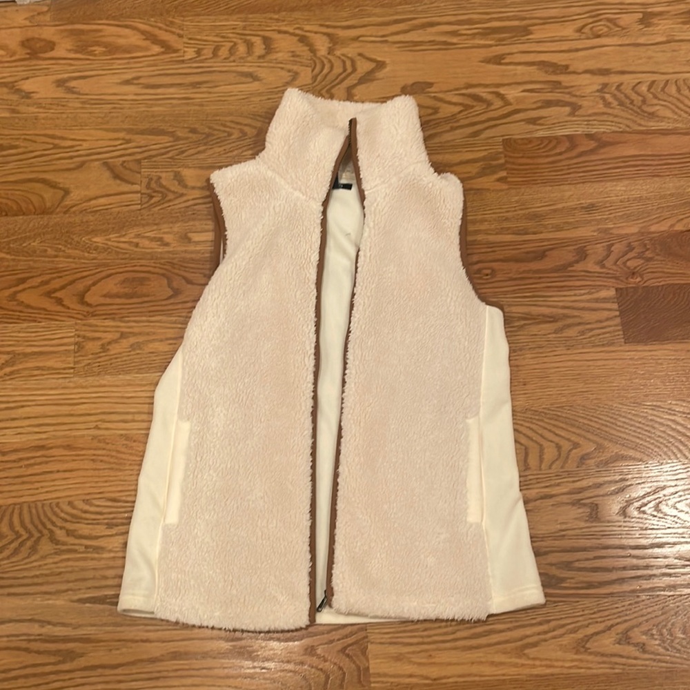 ⭐️BOGO⭐️ - CHAPS TEDDY VEST